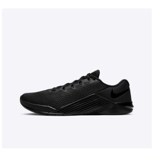 All black Nike metcon 5